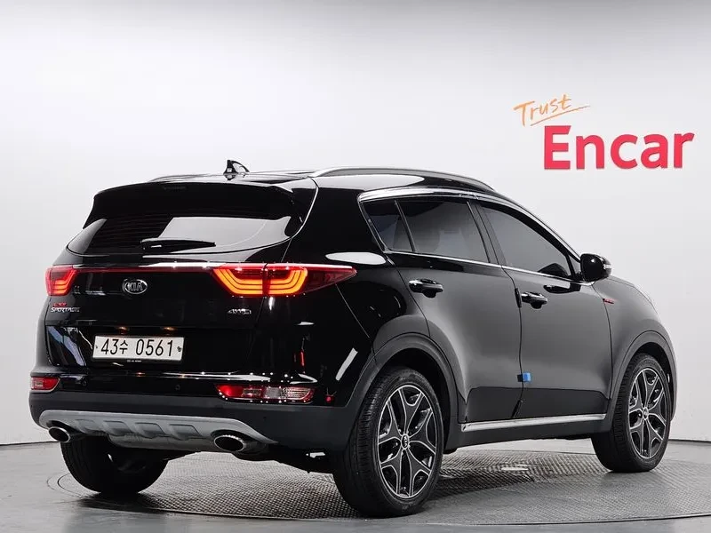 Kia Sportage 2.0 CRDi 4WD, снимка 2 - Автомобили и джипове - 54276687