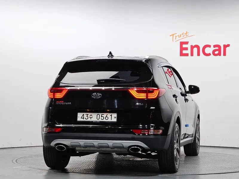 Kia Sportage 2.0 CRDi 4WD, снимка 4 - Автомобили и джипове - 54276687