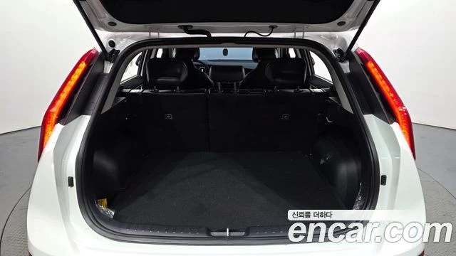 Kia Niro, снимка 16 - Автомобили и джипове - 56267116
