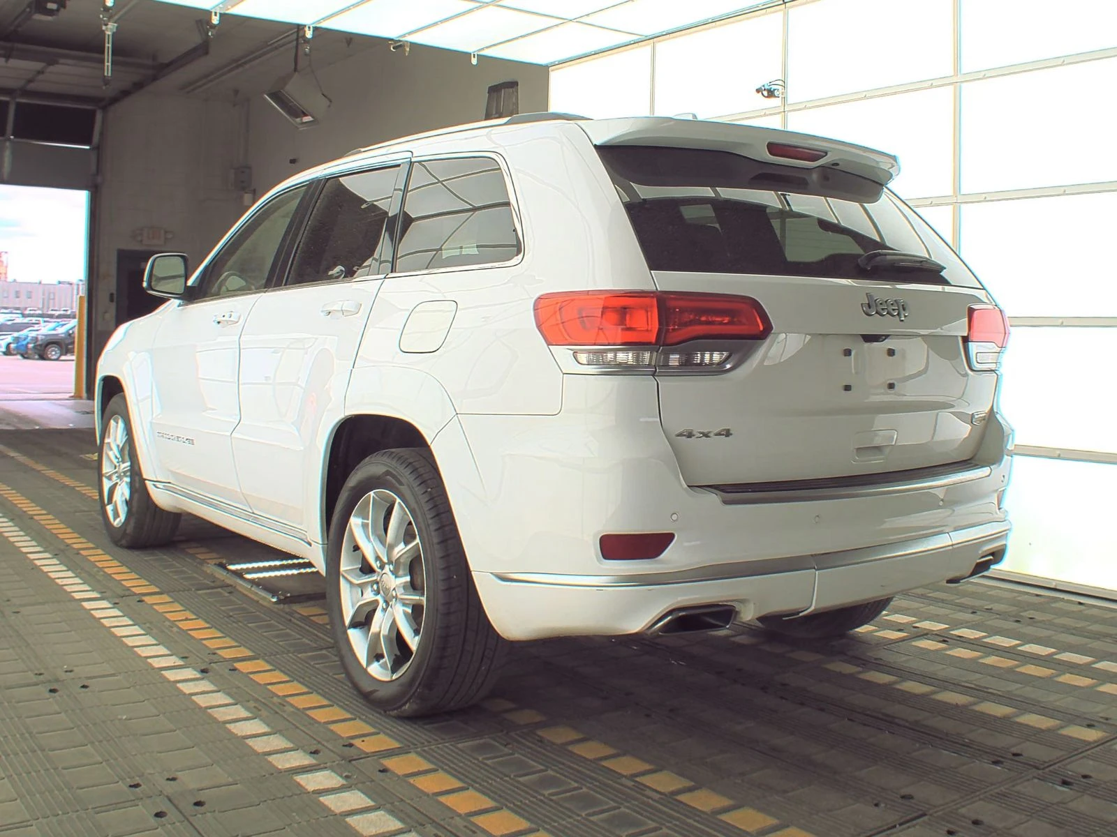 Jeep Grand cherokee 2015 Jeep Grand Cherokee Summit - изображение 8