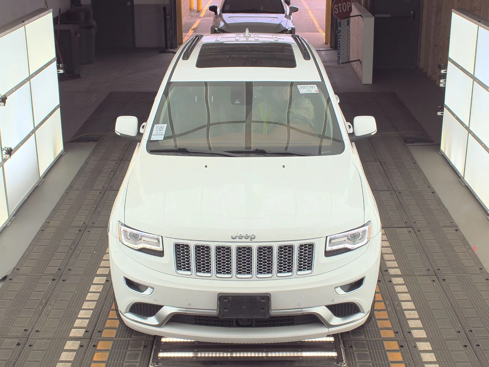 Jeep Grand cherokee 2015 Jeep Grand Cherokee Summit - изображение 2