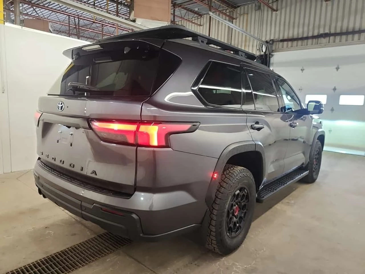 Toyota Sequoia * TRD OFF ROAD * ПОДГРЕВИ* ОБДУХВАНИЯ* 360 КАМЕРА* - изображение 3