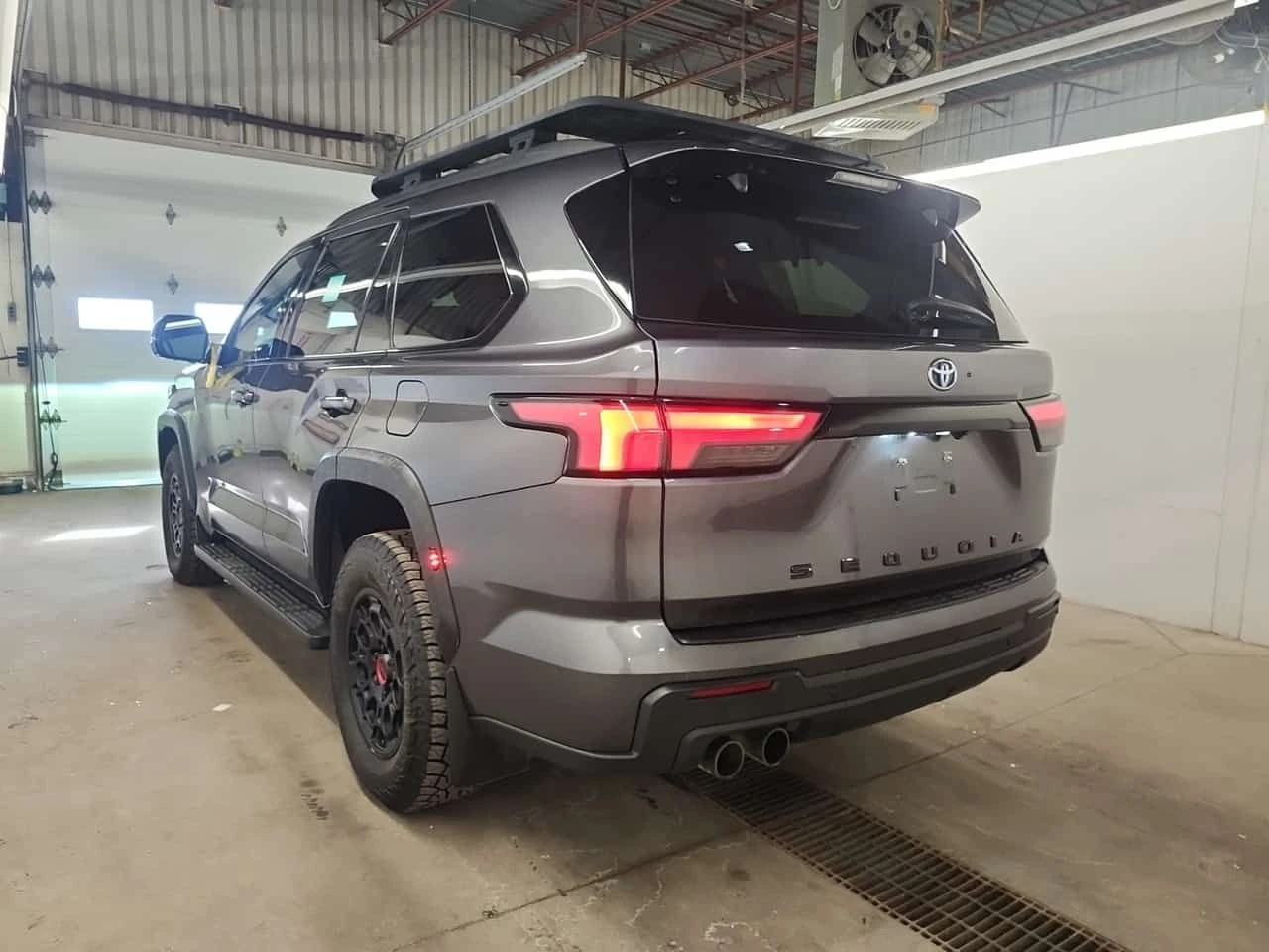 Toyota Sequoia * TRD OFF ROAD * ПОДГРЕВИ* ОБДУХВАНИЯ* 360 КАМЕРА* - изображение 4