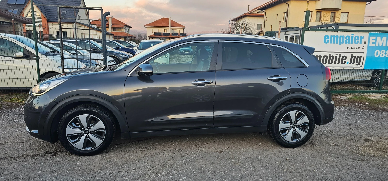 Kia Niro 1.6i Hybrid 105кс 2019г, снимка 9 - Автомобили и джипове - 53915422