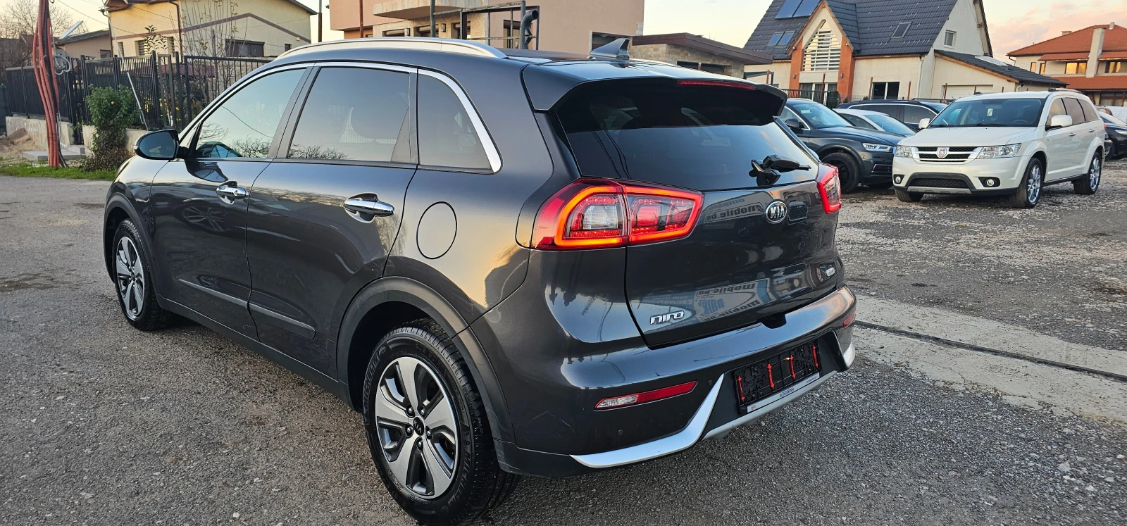 Kia Niro 1.6i Hybrid 105кс 2019г, снимка 8 - Автомобили и джипове - 53915422