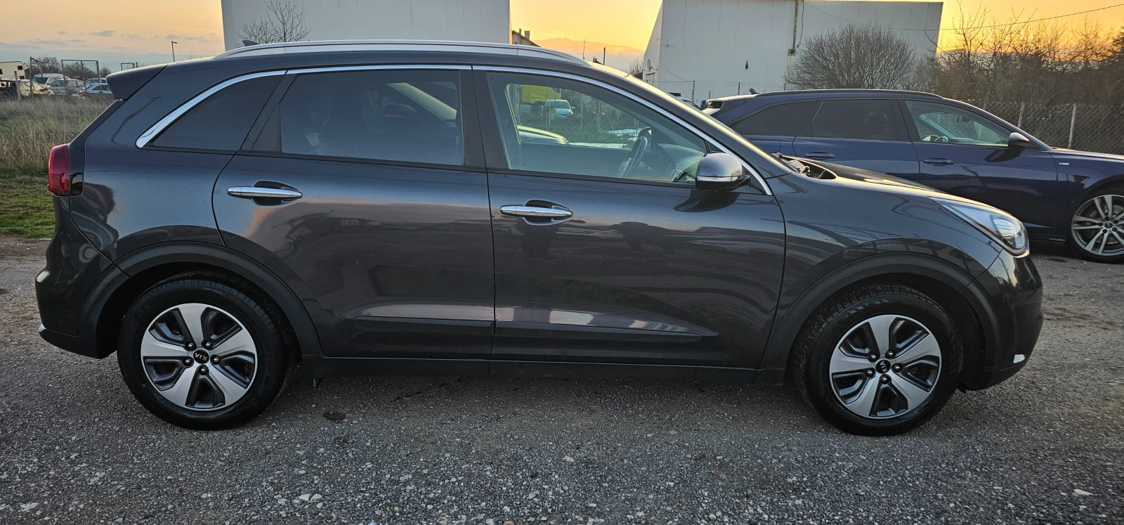 Kia Niro 1.6i Hybrid 105кс 2019г, снимка 4 - Автомобили и джипове - 53915422