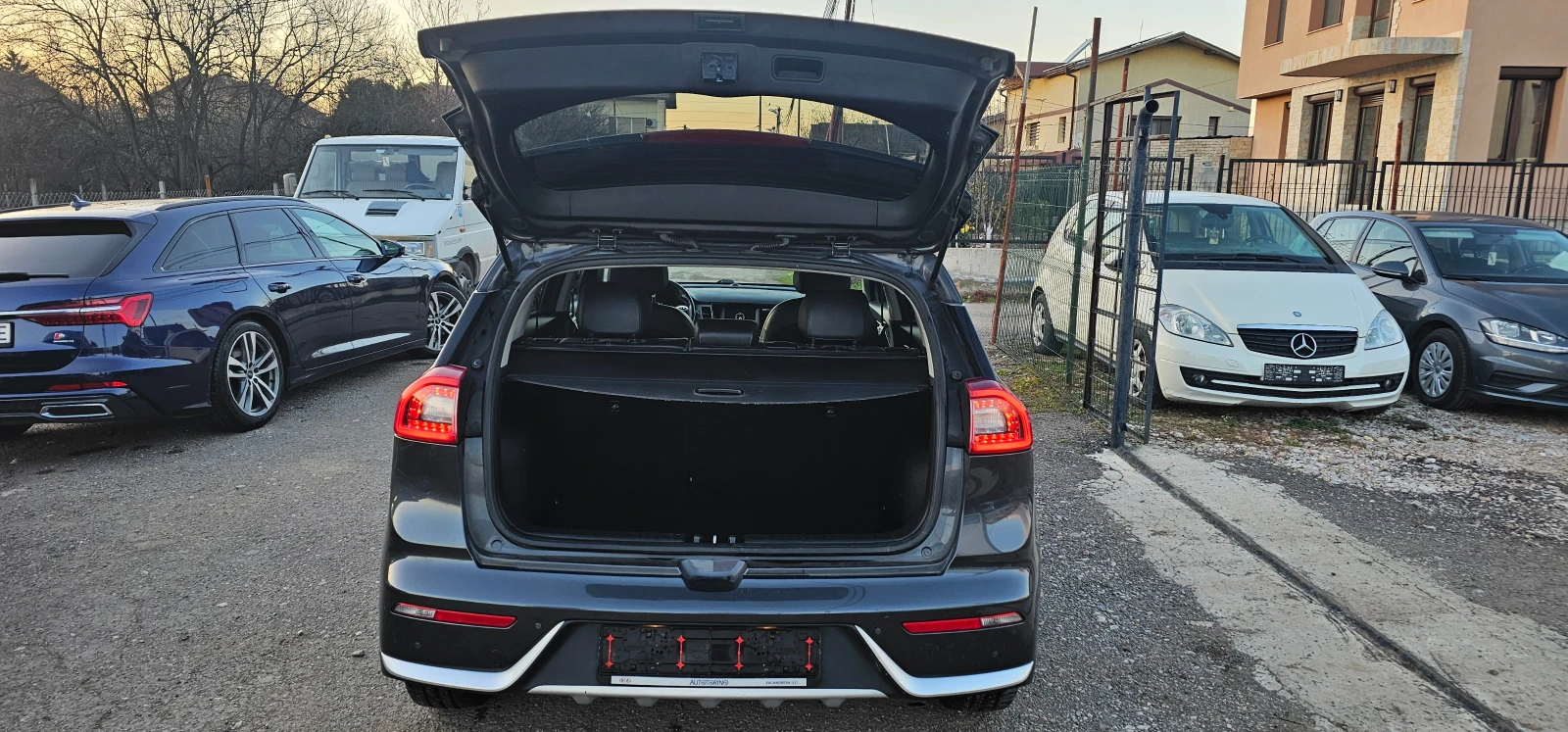 Kia Niro 1.6i Hybrid 105кс 2019г, снимка 7 - Автомобили и джипове - 53915422