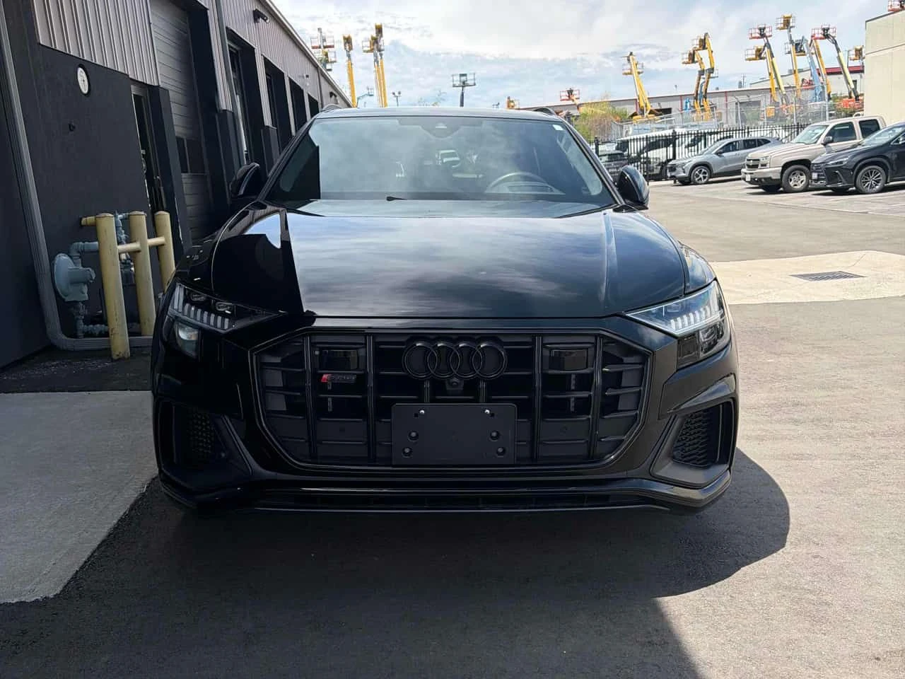 Audi SQ8 МАСАЖИ/ОБДУХВАНЕ/ПАНОРАМА/ДИСТРОНИК/360, снимка 2 - Автомобили и джипове - 54572318