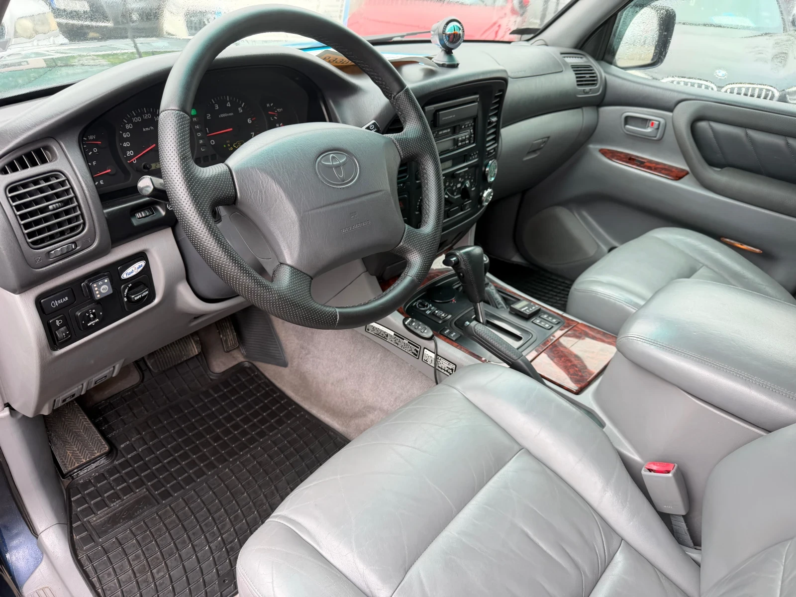 Toyota Land cruiser Toyota Land Cruiser-J100-4.7 V8-Avtomat 236kc, снимка 8 - Автомобили и джипове - 54749102