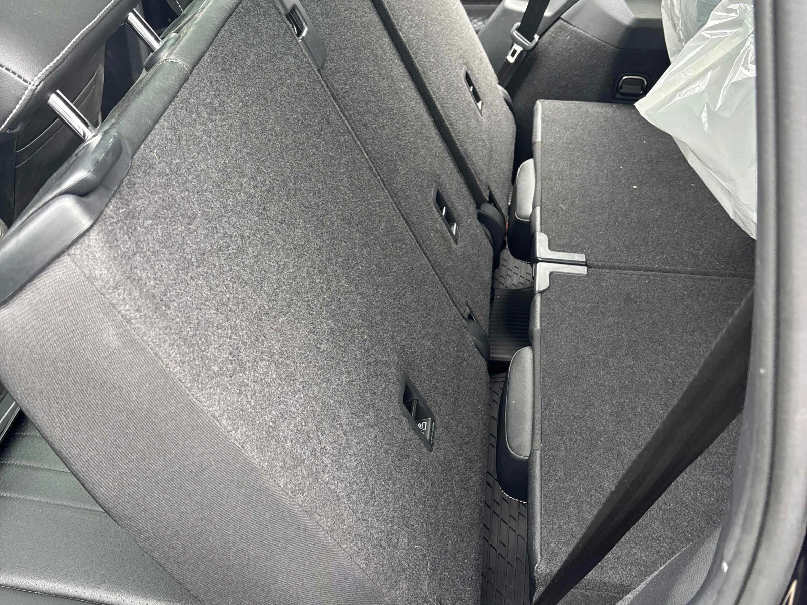 VW Tiguan COMFORTLINE R-LINE BLACK EDITION * 7 МЕСТЕН * AWD , снимка 10 - Автомобили и джипове - 55015069
