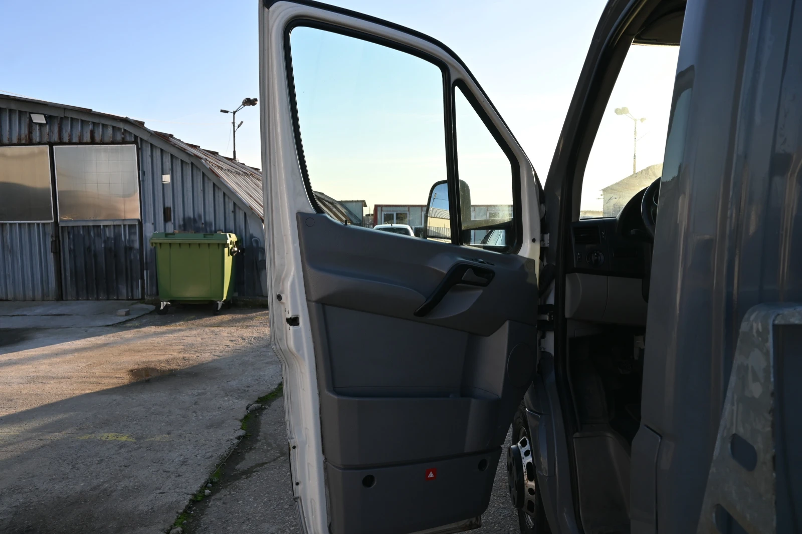 VW Crafter 2.5 TDI дизел, снимка 8 - Бусове и автобуси - 55726101