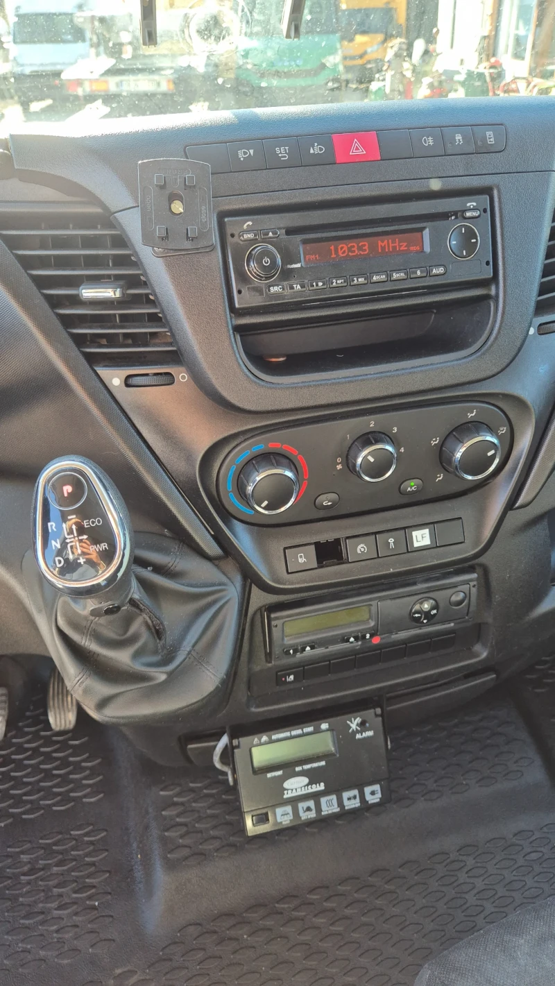 Iveco Daily 72c17* ХЛАДИЛЕН* БОРД+ ВРАТИ* ШВЕЙЦАРИЯ* , снимка 15 - Камиони - 52515248