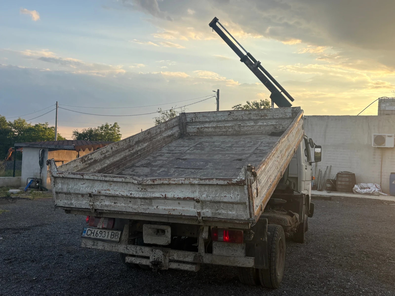 Man 8-90 Самосвал с кран, снимка 3 - Камиони - 55059196