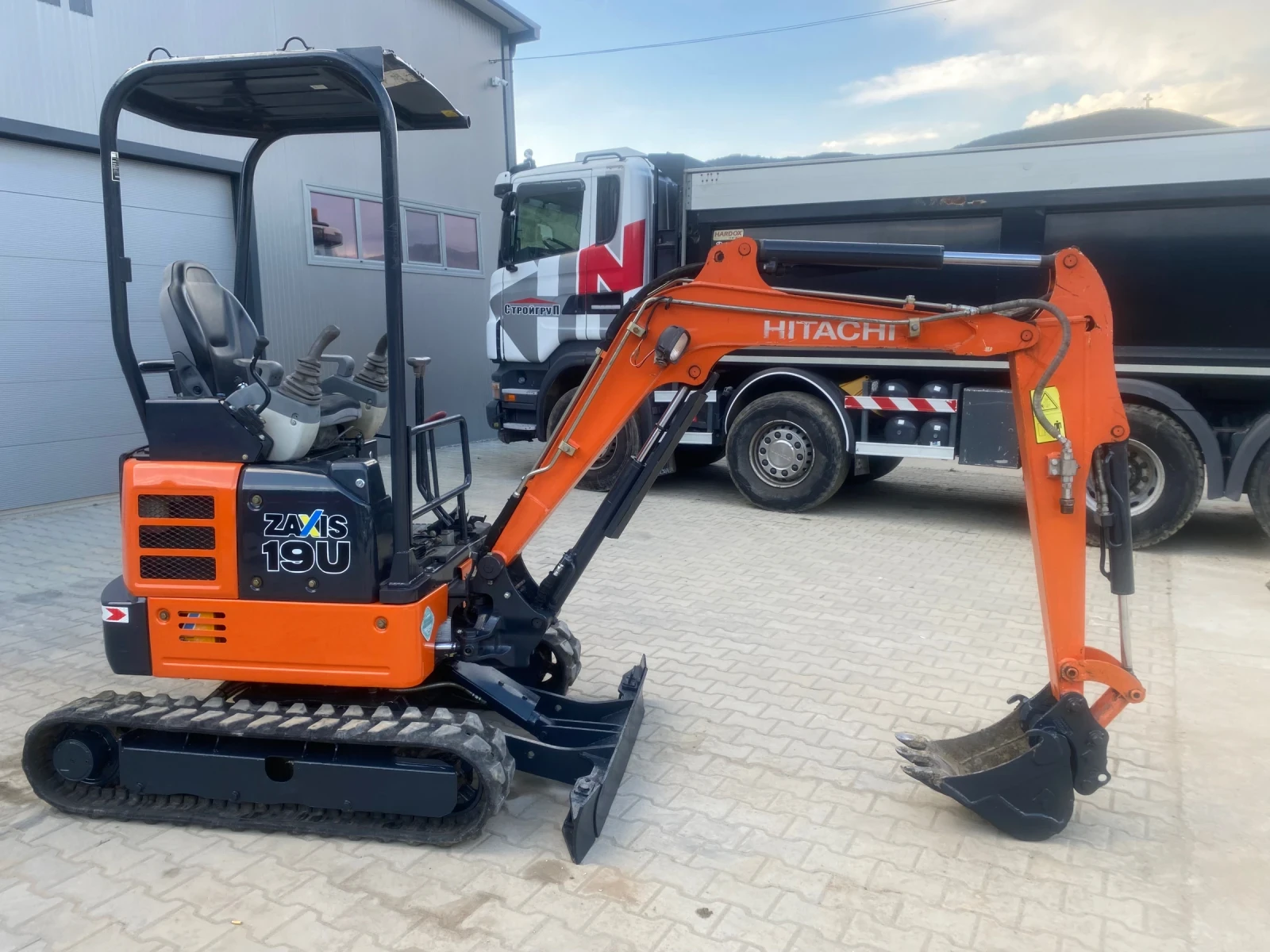 Багер Hitachi HITACHI ZX19 НОВ 500/ЧАСА - изображение 2