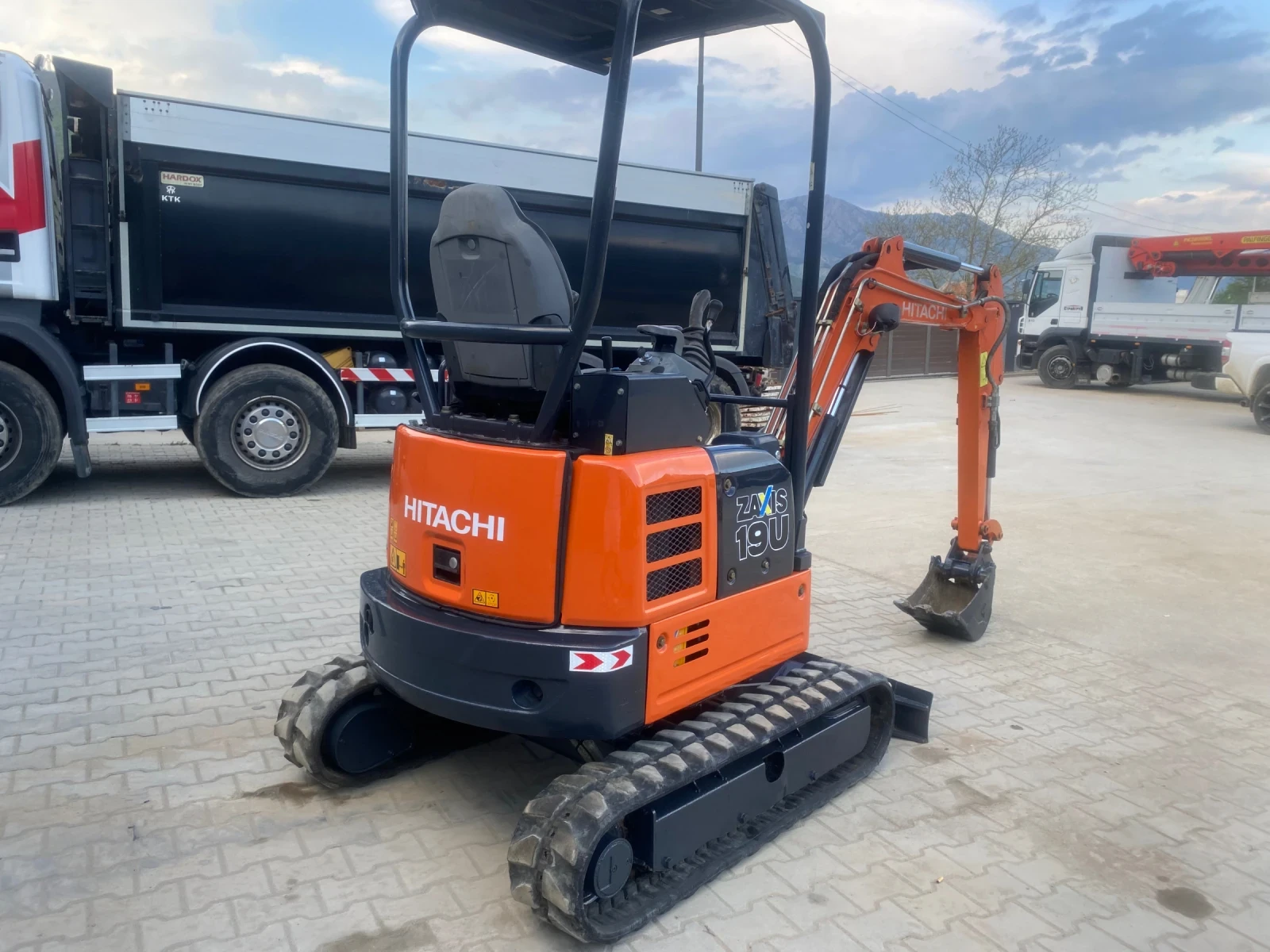 Багер Hitachi HITACHI ZX19 НОВ 500/ЧАСА - изображение 3