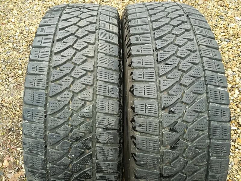 Гуми Зимни 215/65R16, снимка 1 - Гуми и джанти - 23637321