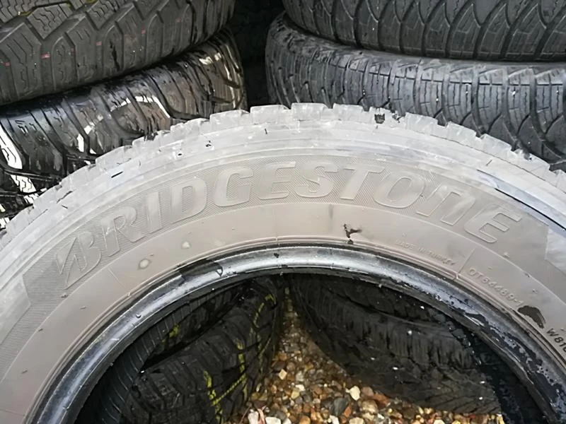 Гуми Зимни 215/65R16, снимка 3 - Гуми и джанти - 23637321