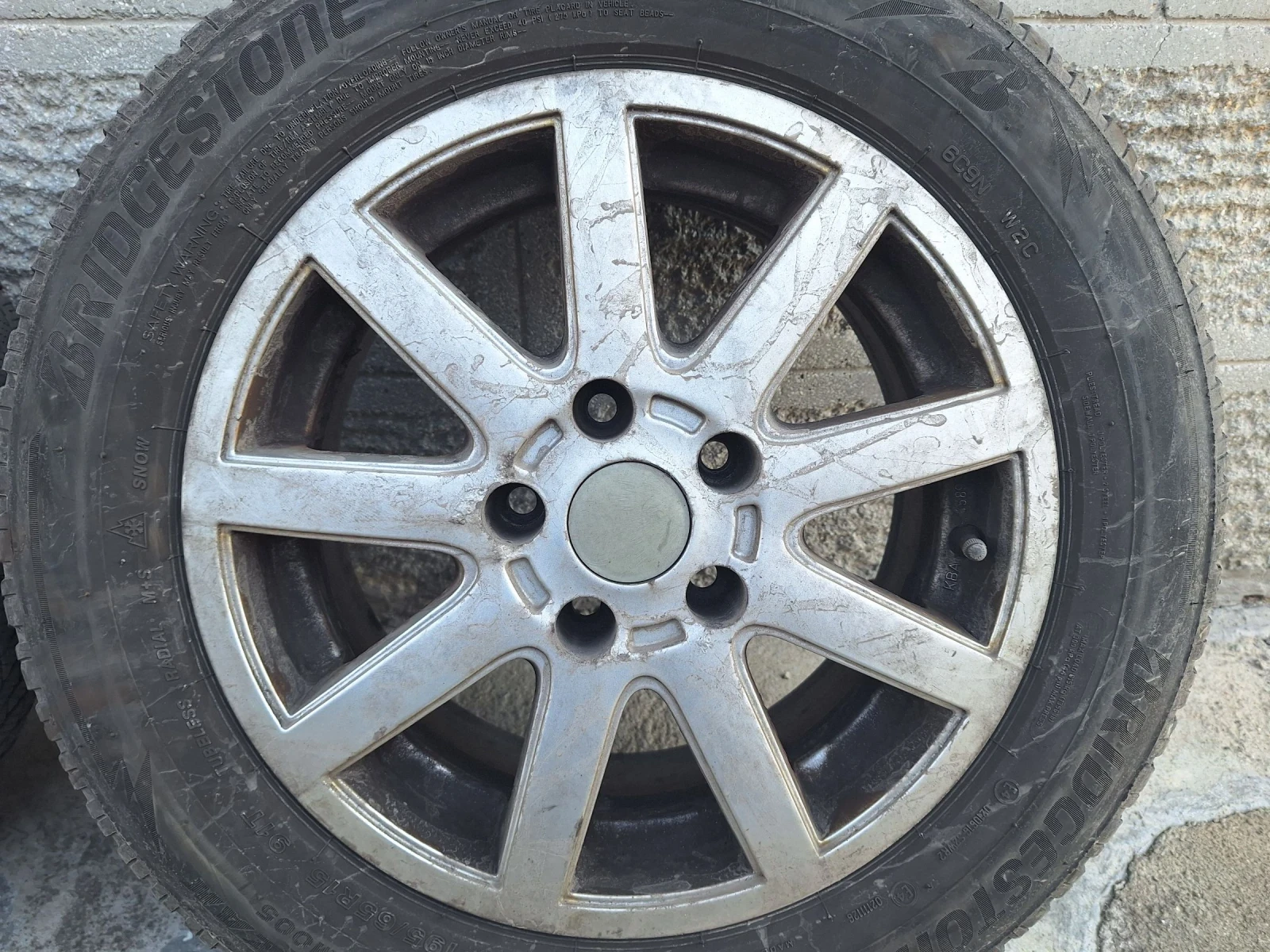 Гуми с джанти Bridgestone 195/65R15, снимка 2 - Гуми и джанти - 53998865