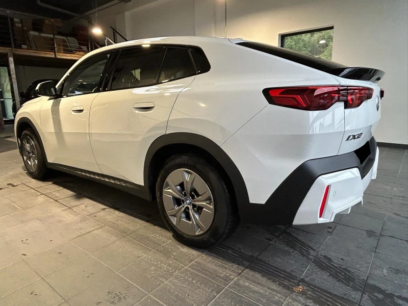 BMW iX2 30* M* SPORT* PANO* HEAD-UP* 360CAM* H&K* MEMORY* , снимка 4 - Автомобили и джипове - 53086192