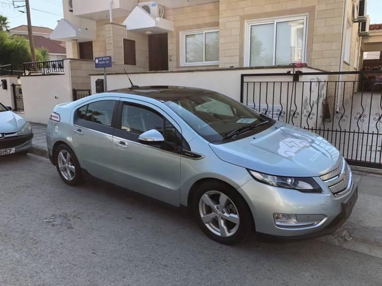 Chevrolet Volt Десен волан, снимка 8 - Автомобили и джипове - 25915593