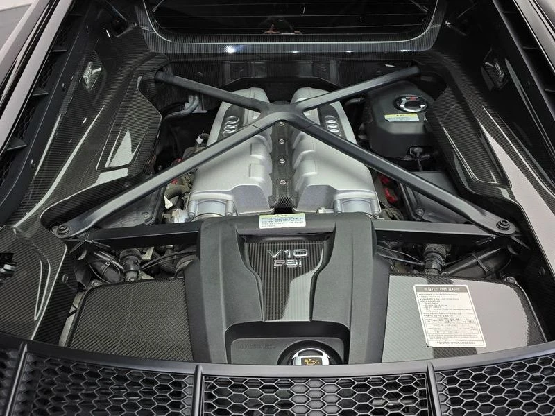 Audi R8 5.2 V10 Performance Coupe| 602к.с., снимка 6 - Автомобили и джипове - 56213313