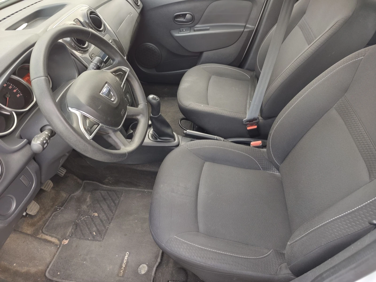 Dacia Sandero 1.5dci - изображение 6