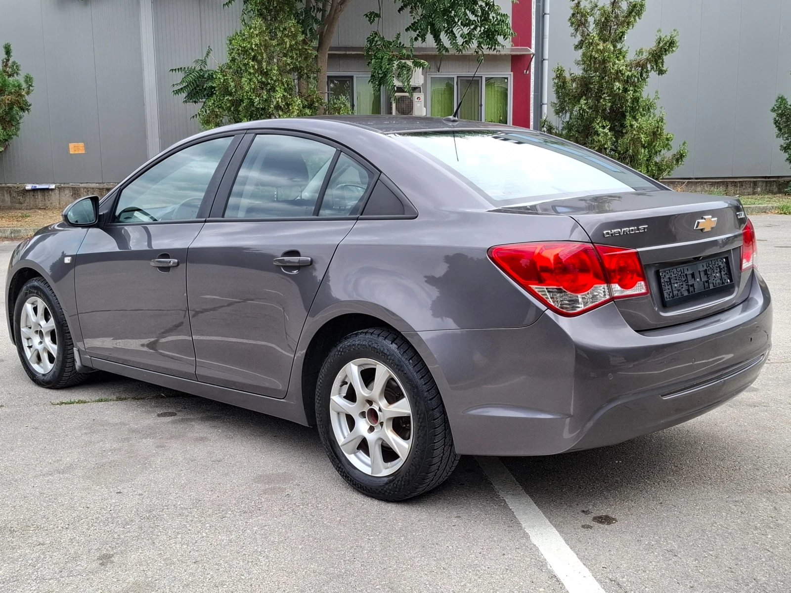 Chevrolet Cruze 1.6i * EURO 5 * КЛИМАТИК * КАМЕРА * ЛИЗИНГ *  - изображение 4