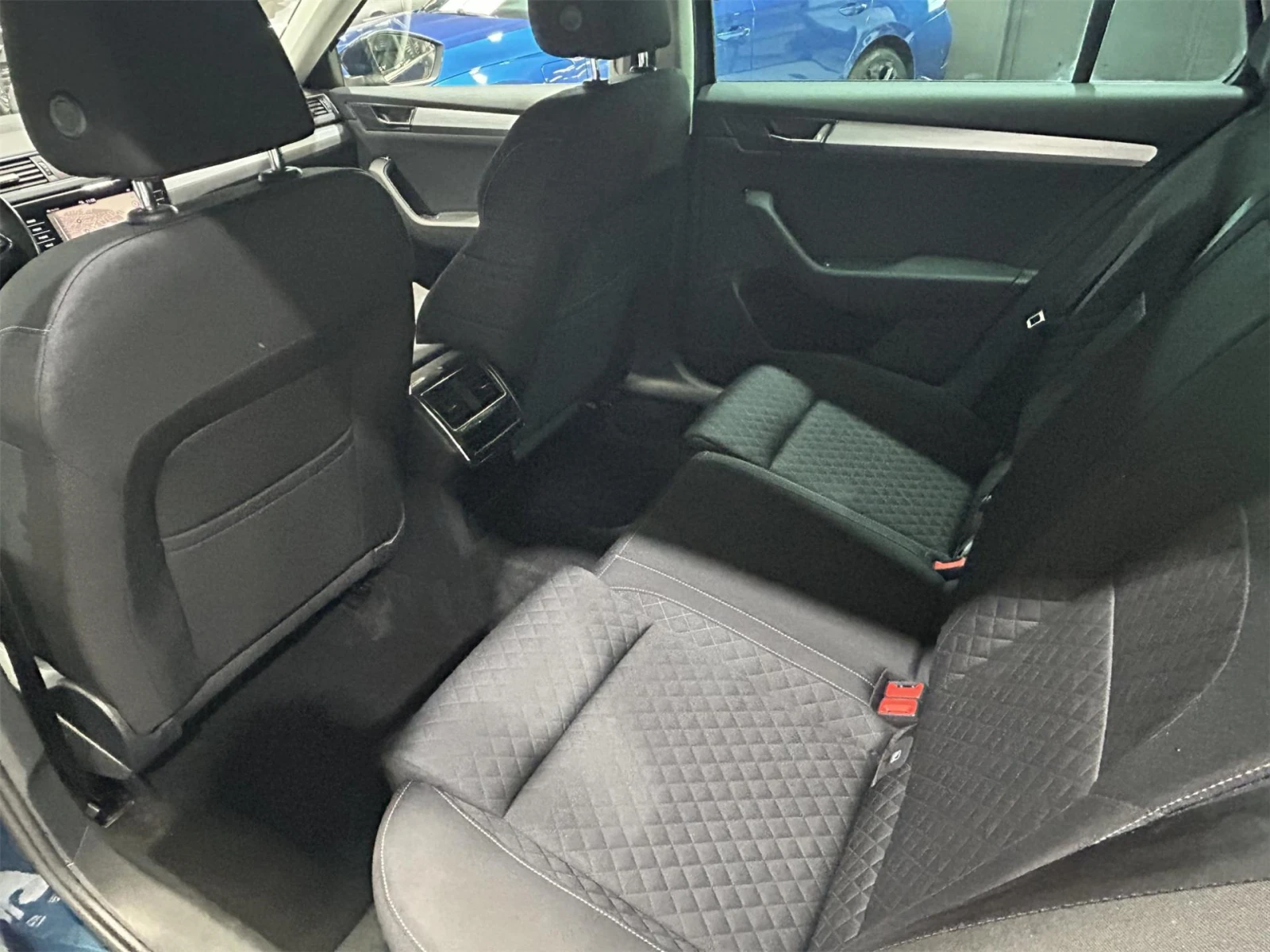 Skoda Superb Ambition - Hybrid - изображение 8