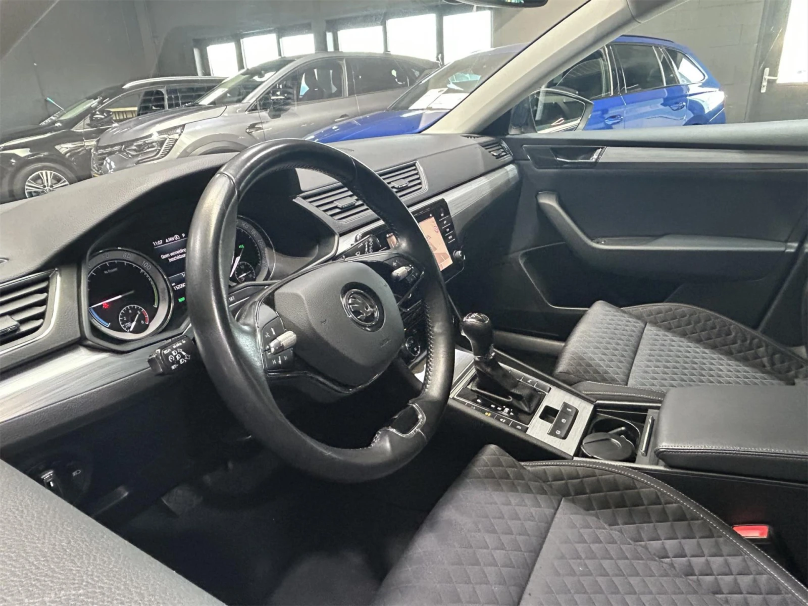 Skoda Superb Ambition - Hybrid - изображение 9