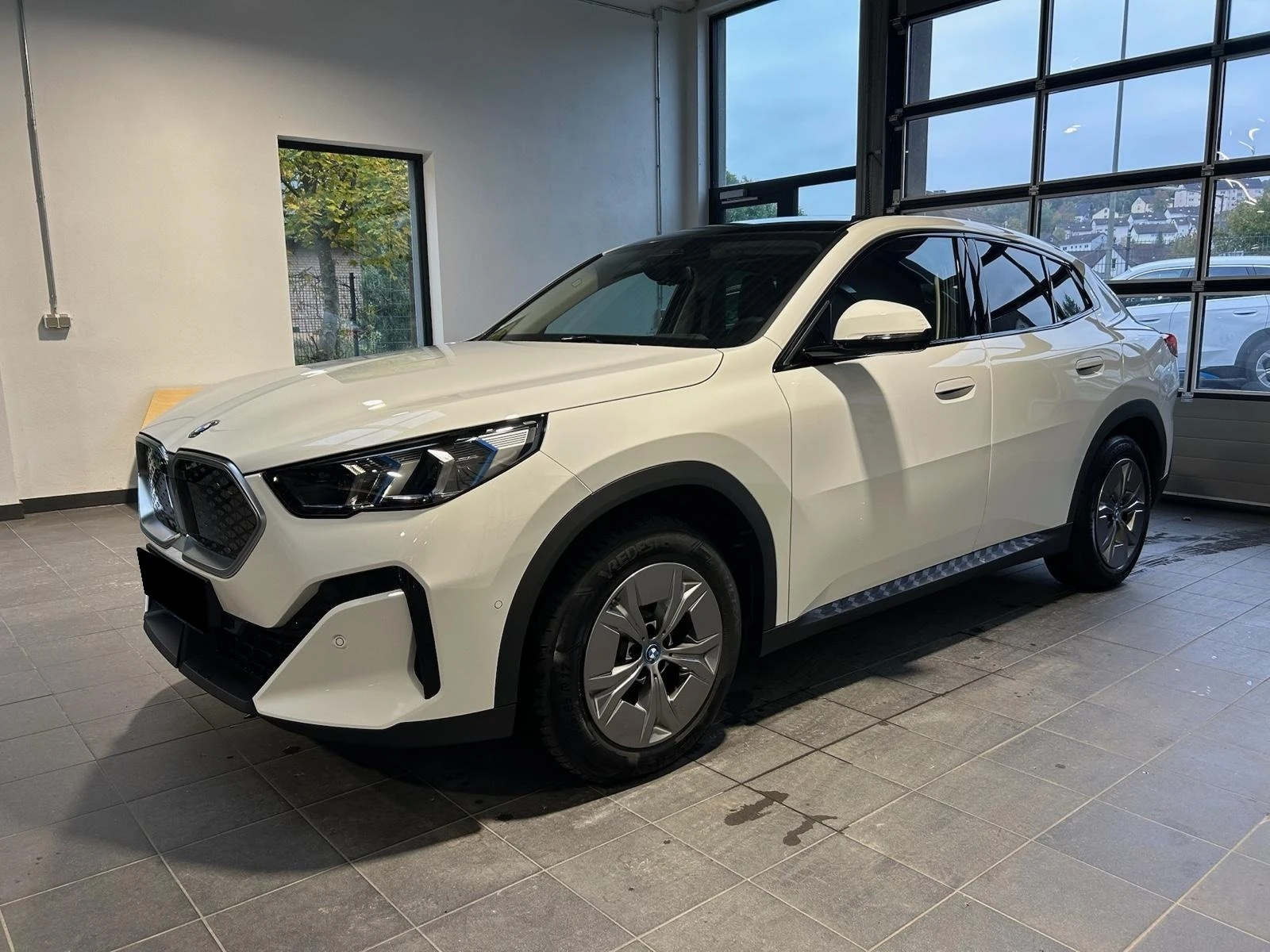 BMW iX2 30* M* SPORT* PANO* HEAD-UP* 360CAM* H&K* MEMORY*  | Mobile.bg � ����������� 1