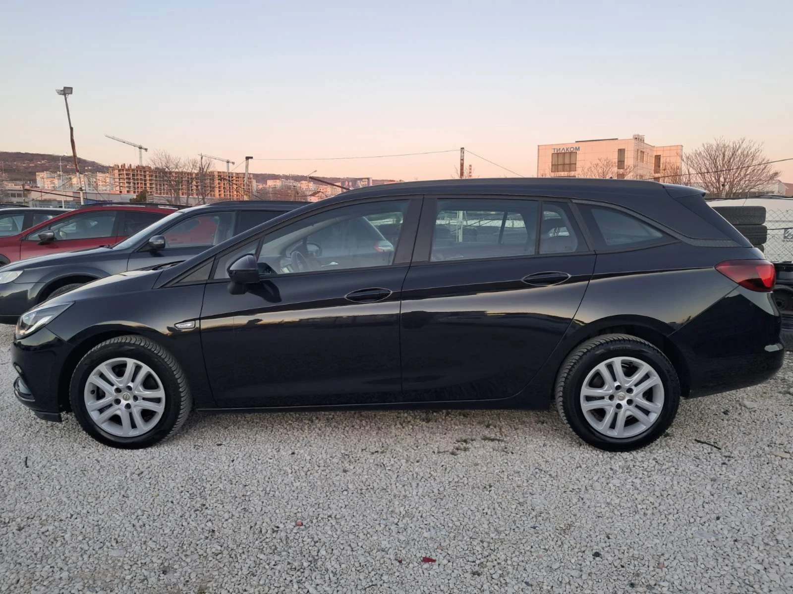 Opel Astra 1.6CDTI, снимка 8 - Автомобили и джипове - 53810300
