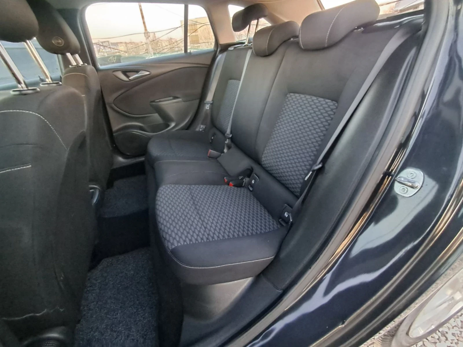 Opel Astra 1.6CDTI, снимка 14 - Автомобили и джипове - 53810300