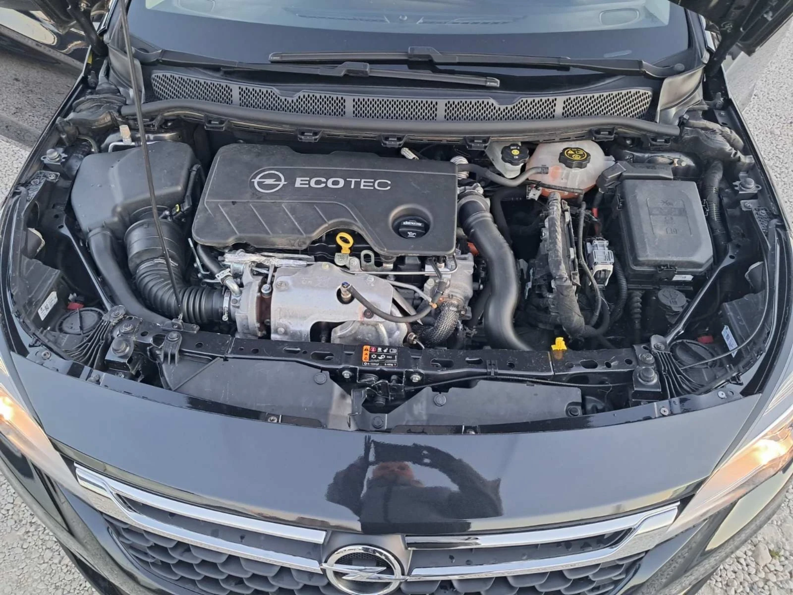 Opel Astra 1.6CDTI, снимка 15 - Автомобили и джипове - 53810300