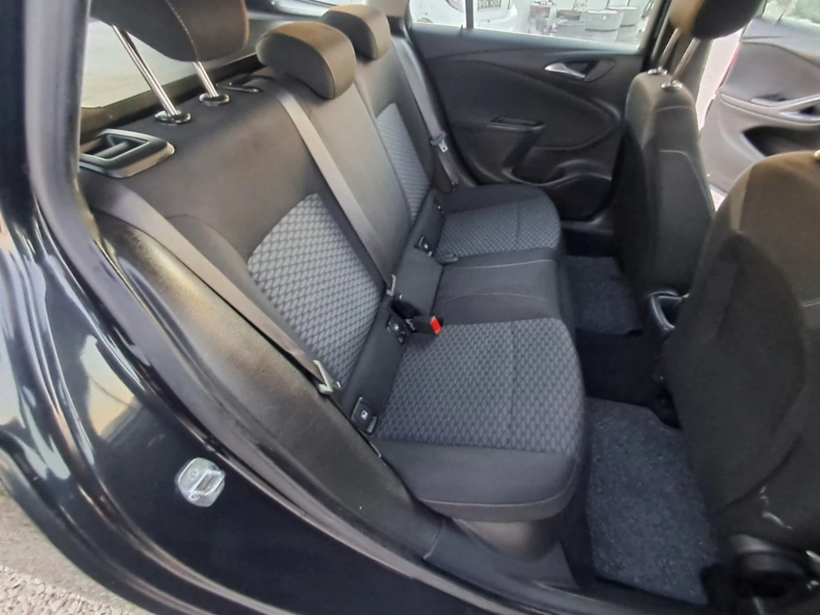 Opel Astra 1.6CDTI, снимка 13 - Автомобили и джипове - 53810300