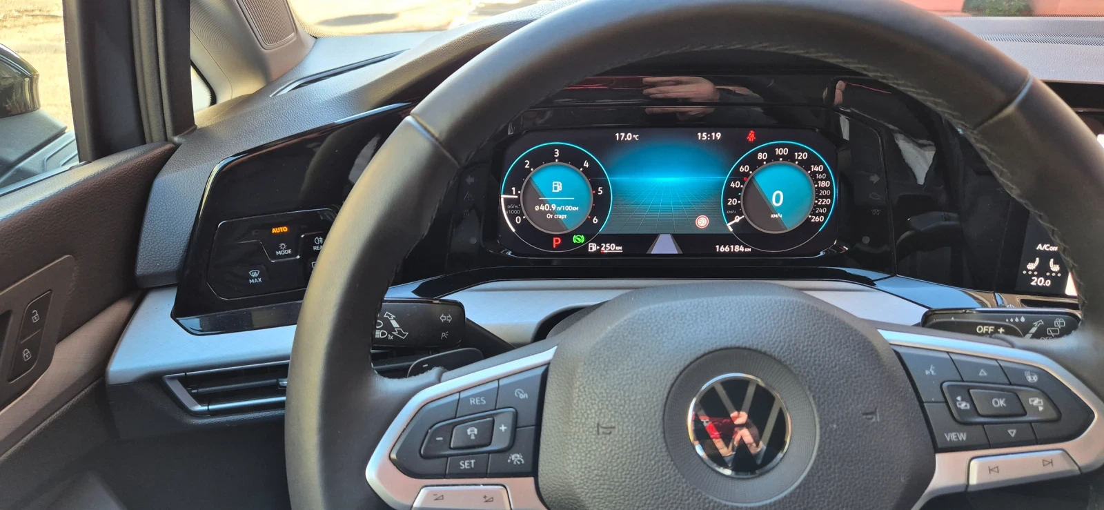 VW Golf 2.0 TDI, снимка 10 - Автомобили и джипове - 53804557