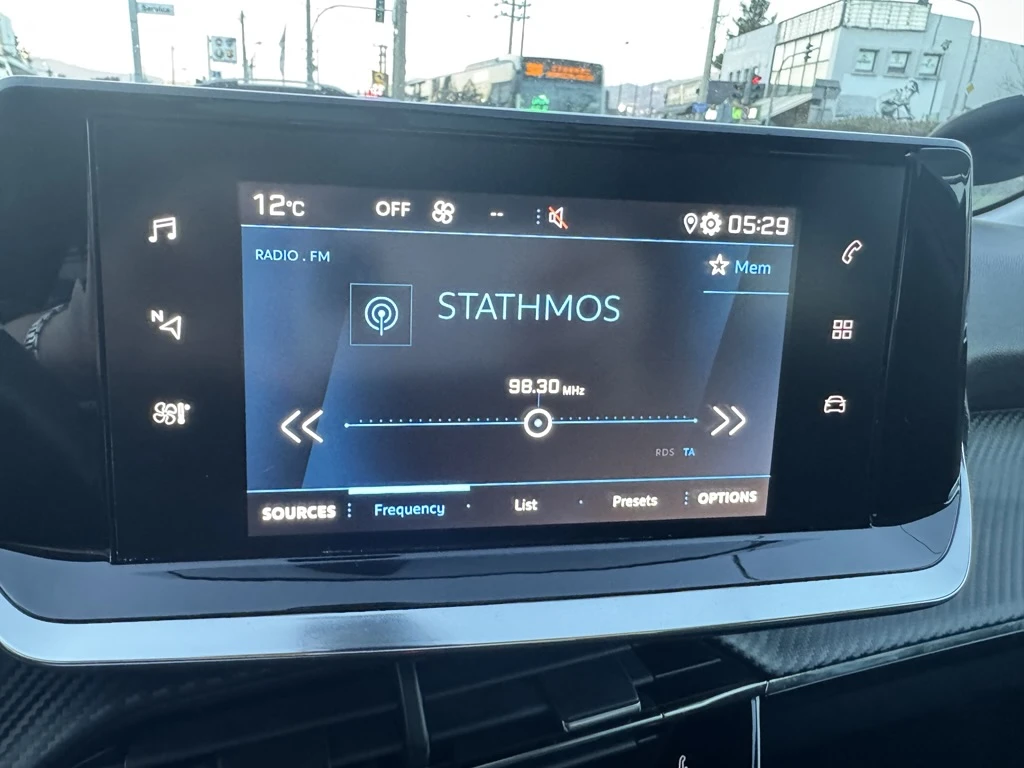 Peugeot 208 ALURE  3D  i-Cockpit дисплей панорамен покрив, снимка 4 - Автомобили и джипове - 53829531