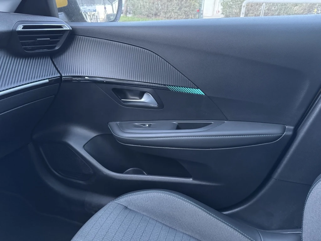 Peugeot 208 ALURE  3D  i-Cockpit дисплей панорамен покрив, снимка 17 - Автомобили и джипове - 53829531