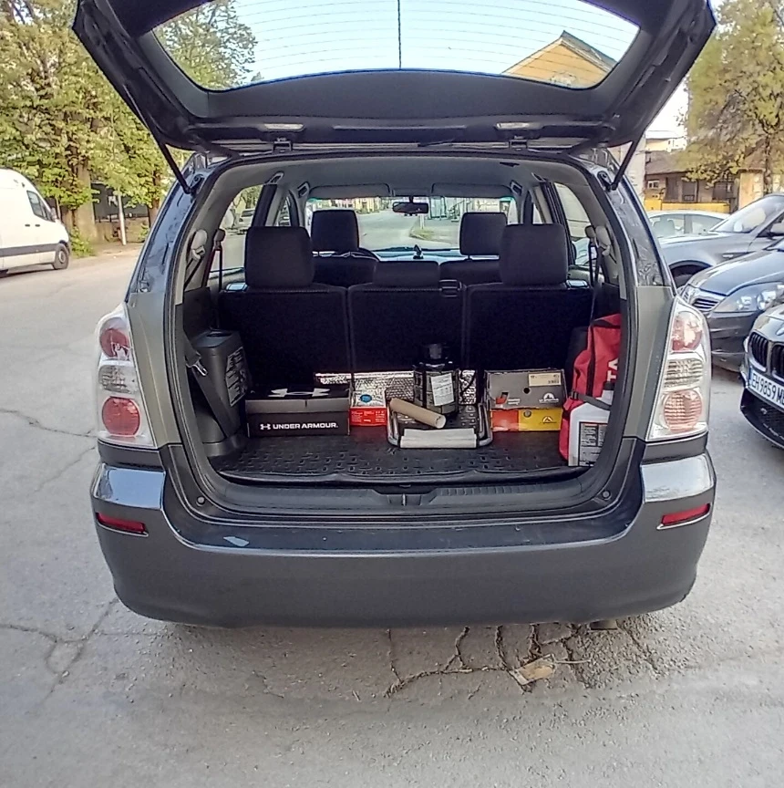 Toyota Corolla verso, снимка 9 - Автомобили и джипове - 54386864