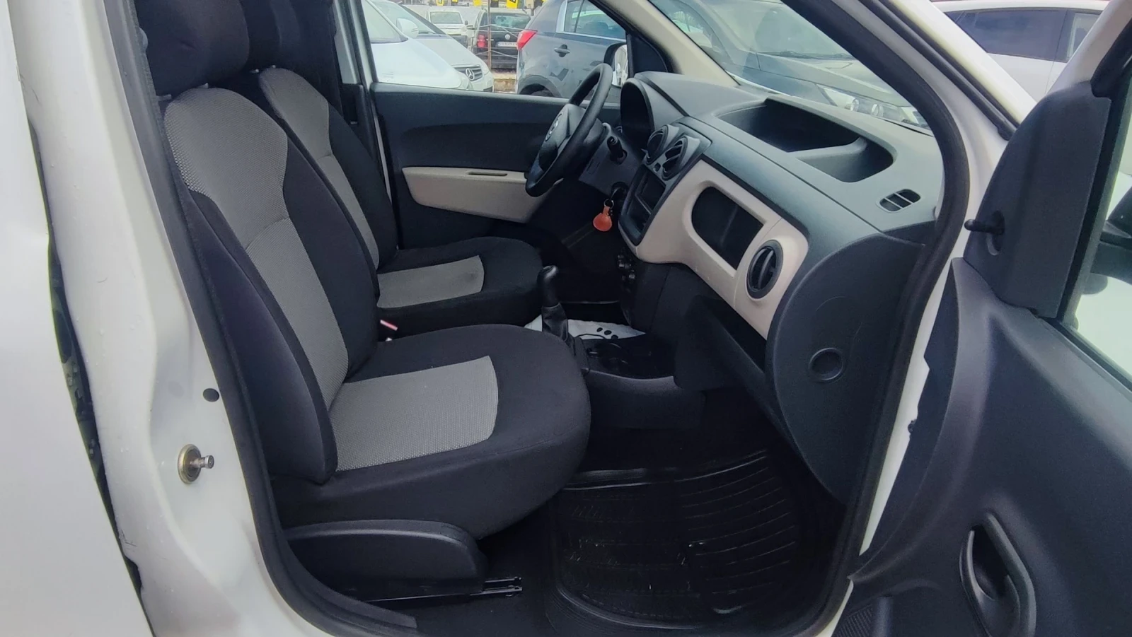 Dacia Dokker 1.5dci, снимка 9 - Автомобили и джипове - 54423710