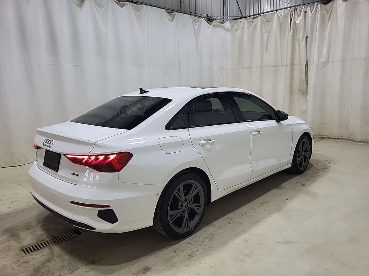Audi A3 * KOMFORT * CARFAX * БЕЗ ПЪРВОНАЧАЛНА ВНОСКА, снимка 3 - Автомобили и джипове - 54813843