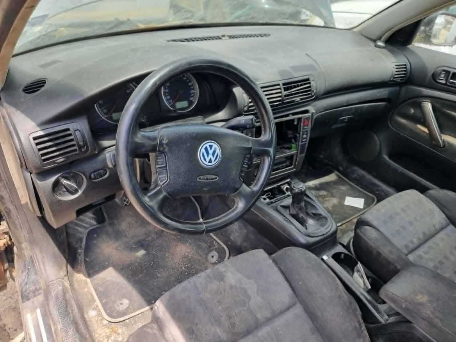 VW Passat 1.9 TDI 131hp/Теглич, снимка 3 - Автомобили и джипове - 54839143