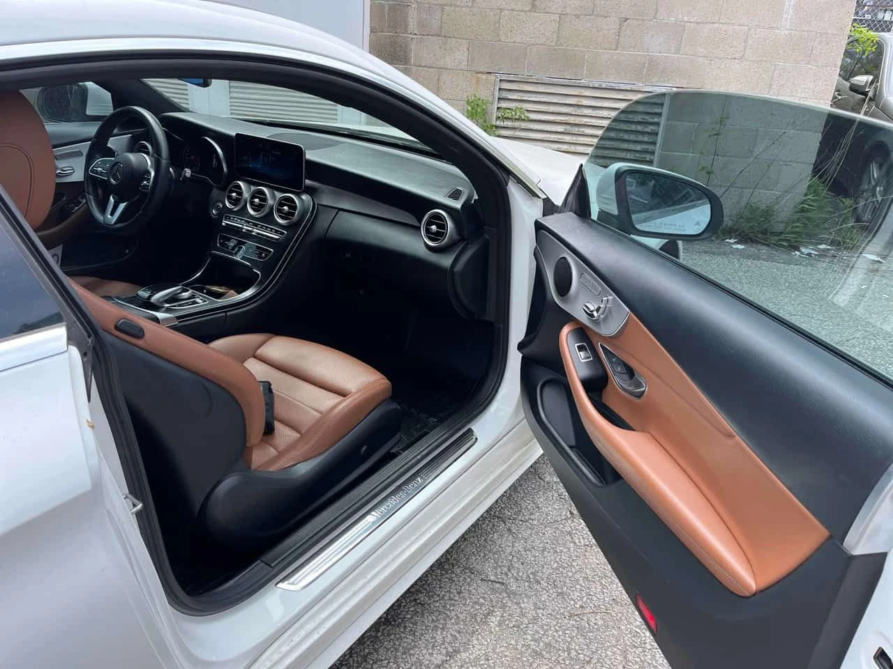 Mercedes-Benz C 300 | DISTRONIC | ПАНОРАМА | CARFAX | , снимка 15 - Автомобили и джипове - 54848510