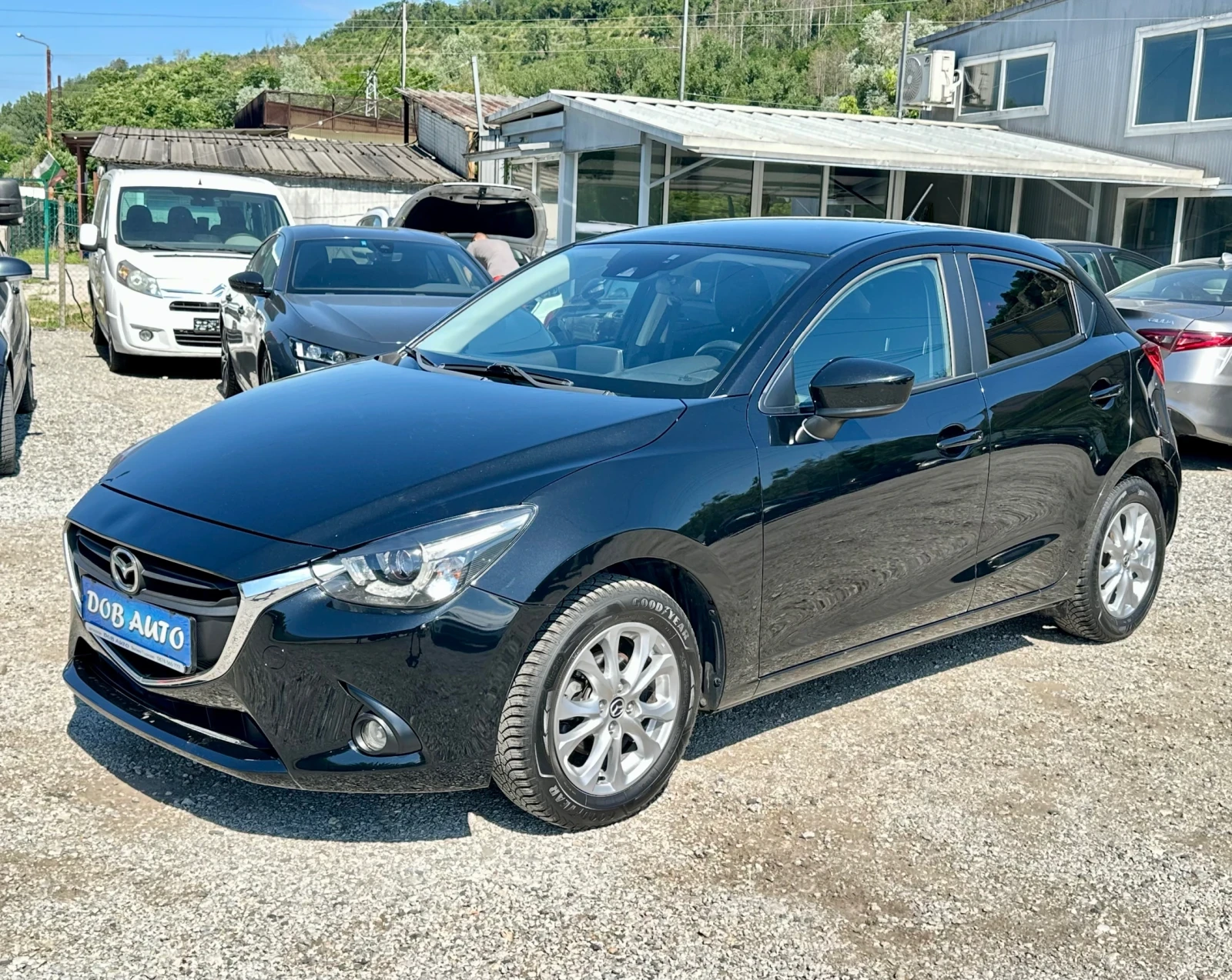 Mazda 2 1.5i-SKYACTIV-G-LED-NAVI-LANE ASSIST, снимка 3 - Автомобили и джипове - 55030302
