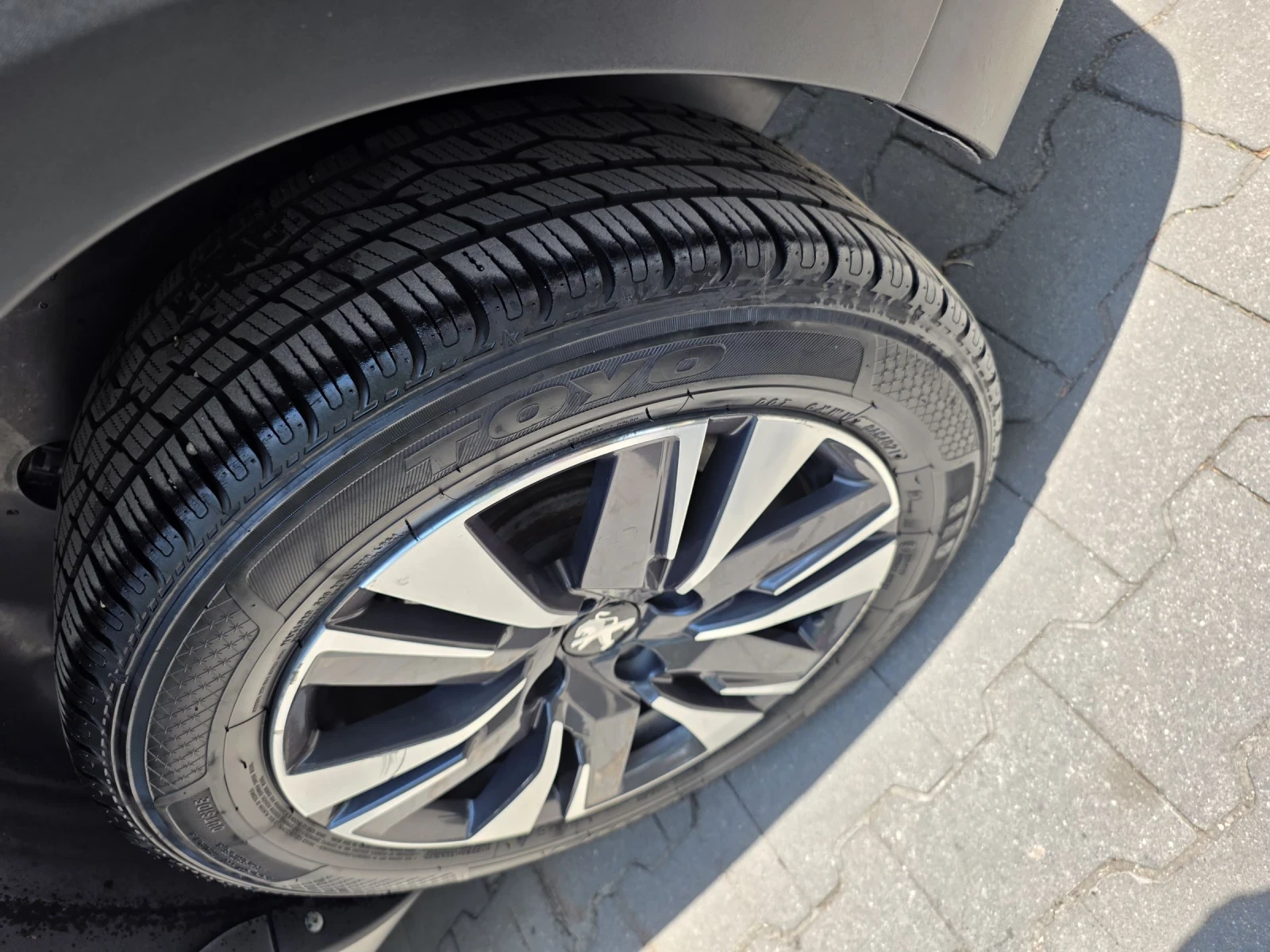Peugeot 2008 New ALLURE, Автоматик, закупен от PEUGEOT България, снимка 17 - Автомобили и джипове - 55367320