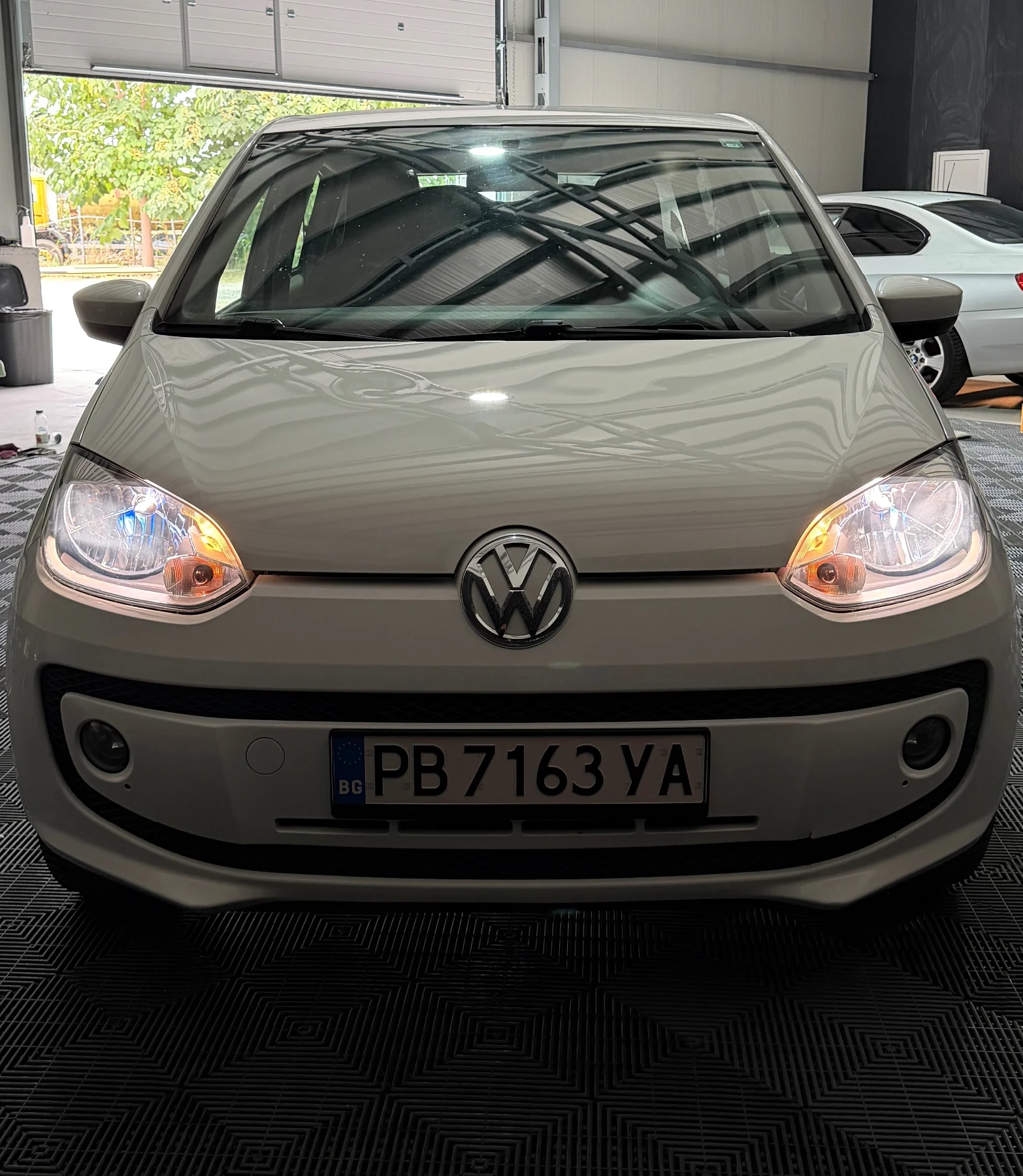 VW Up 4door 75кс, снимка 8 - Автомобили и джипове - 56314405