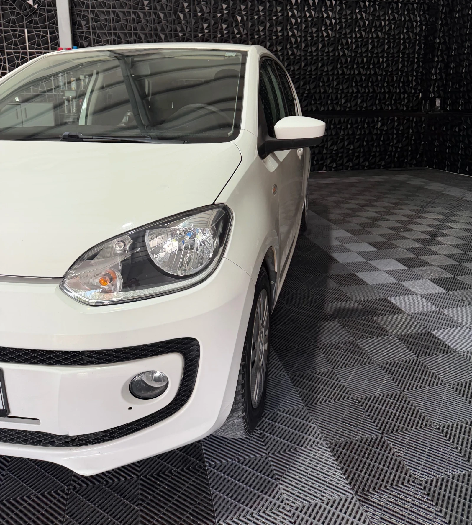 VW Up 4door 75кс, снимка 3 - Автомобили и джипове - 56314405