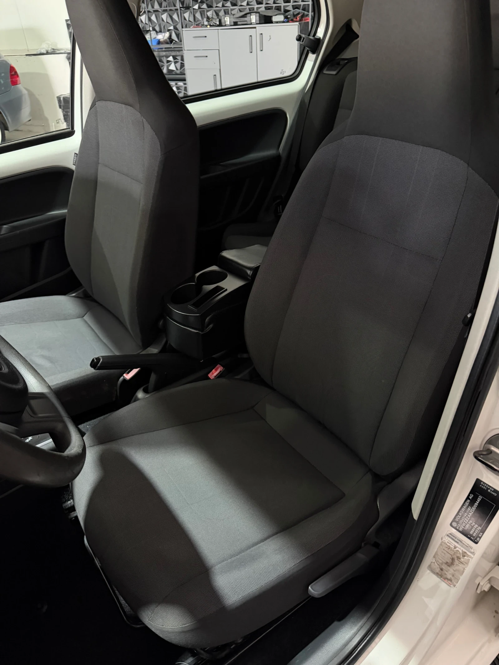 VW Up 4door 75кс, снимка 12 - Автомобили и джипове - 56314405