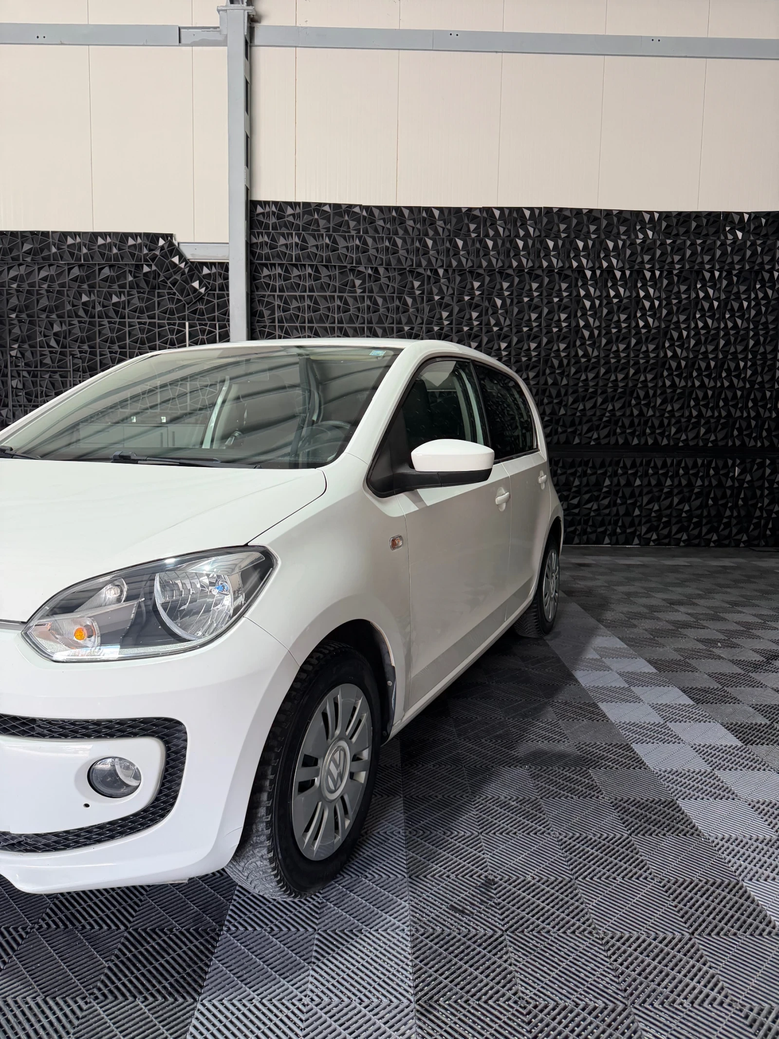 VW Up 4door 75кс, снимка 4 - Автомобили и джипове - 56314405