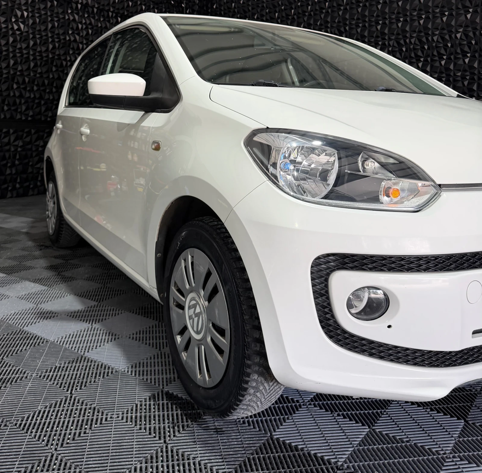 VW Up 4door 75кс, снимка 2 - Автомобили и джипове - 56314405