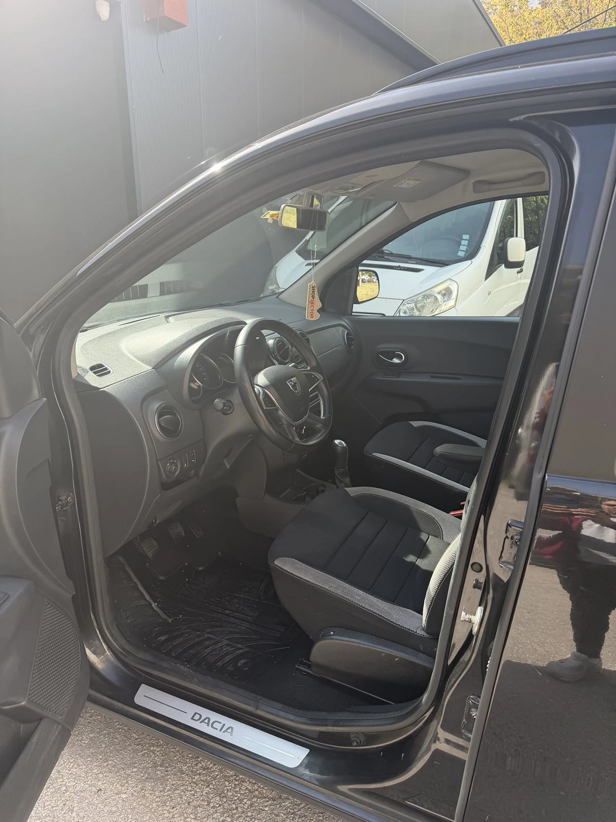 Dacia Lodgy, снимка 5 - Автомобили и джипове - 56410116